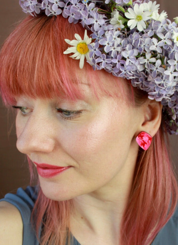 Petra Illustrations Mieli-nappikorvakorut x Kaarnavilla