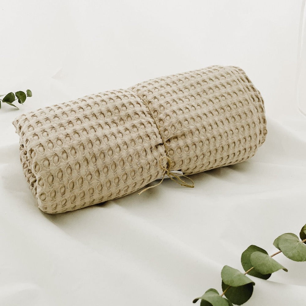 Keltainen Design torkkupeitto hiekka Kaarnavillan verkkokaupassa