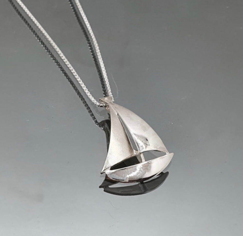 Sirokoru Purjevene-riipus x Kaarnavilla