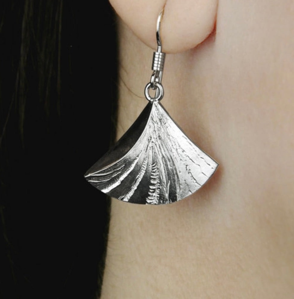 Sirokoru Aaltojen leikki-korvakorut x Kaarnavilla