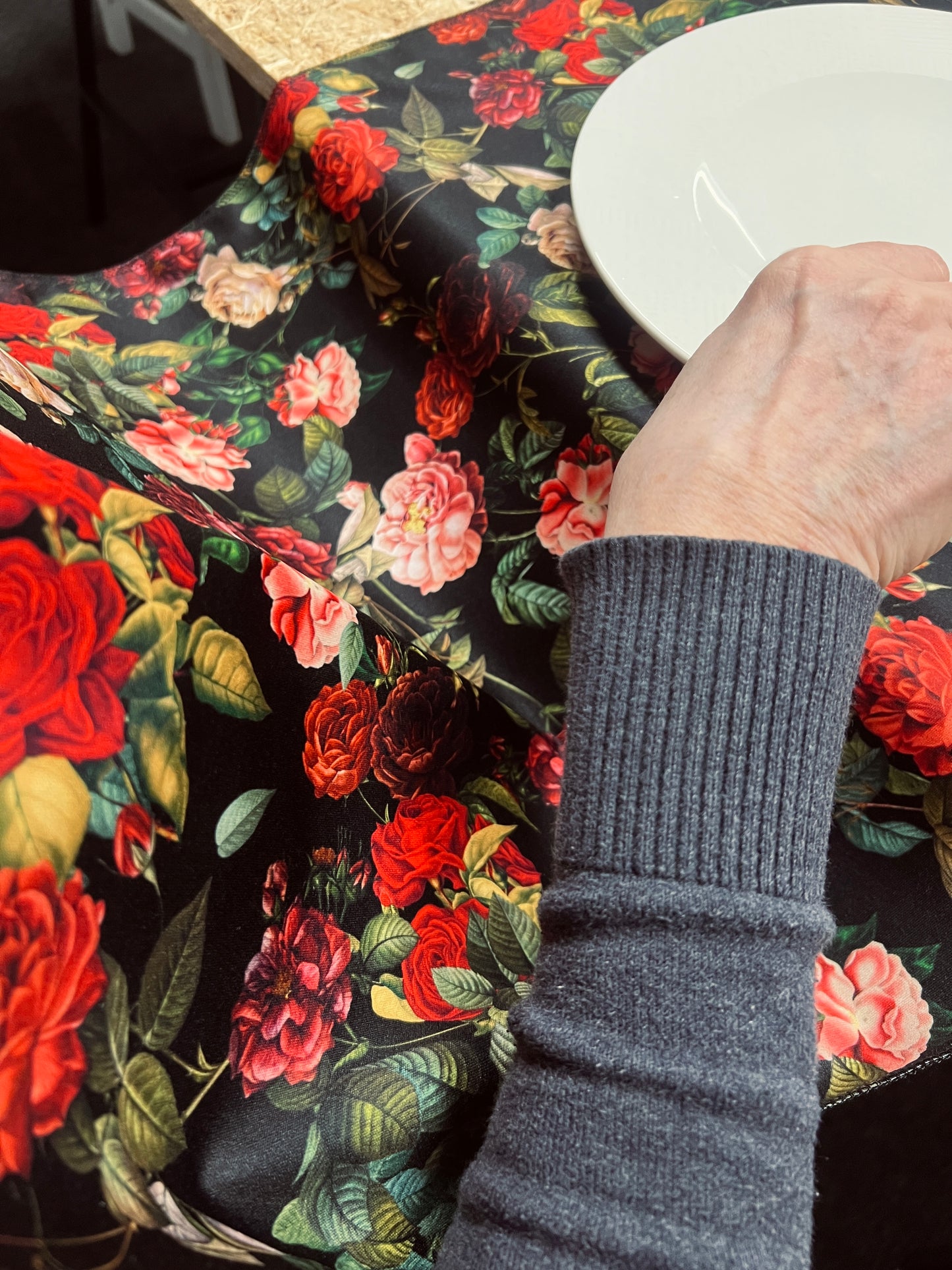 Onni-ruokalappu, pitkä ja likaa hylkivä malli (eri kuoseja ja kokoja) tilaustuote