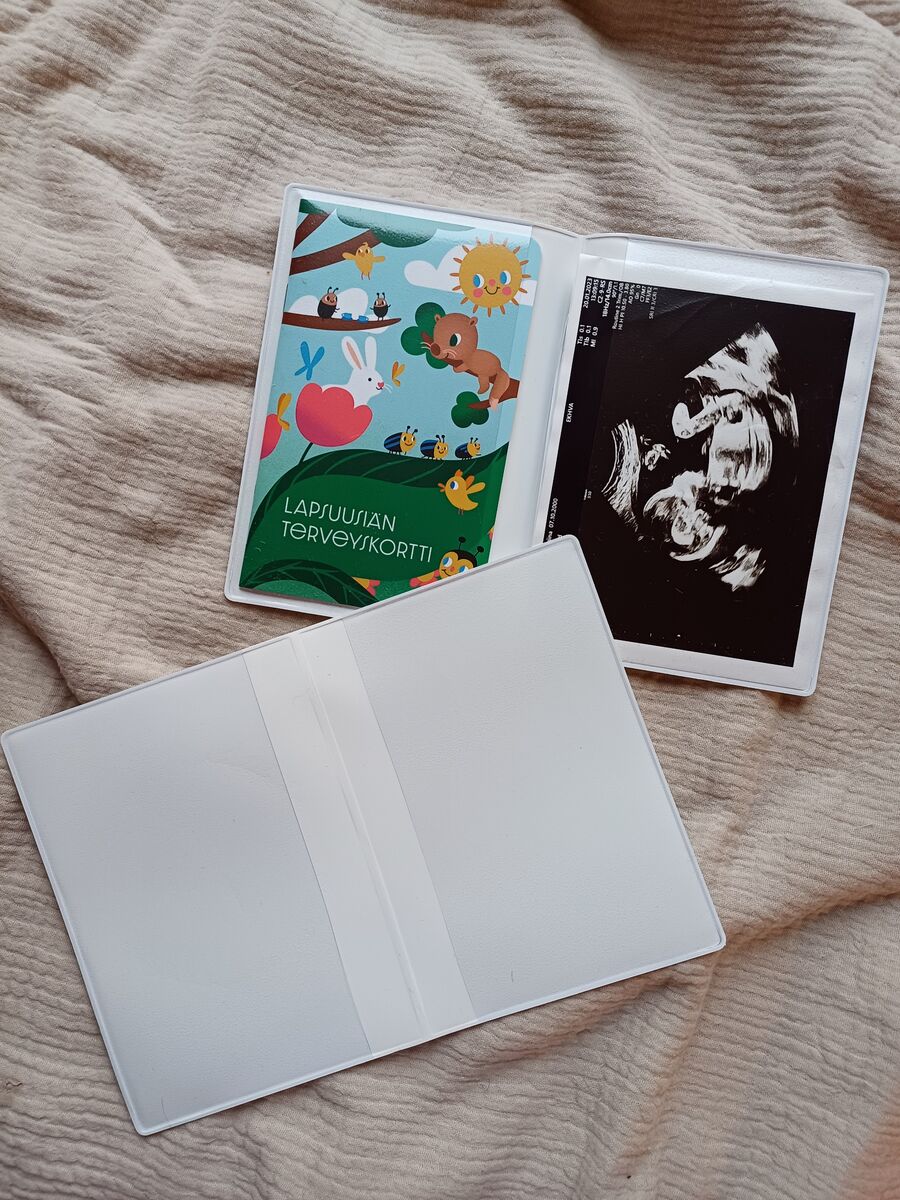 Hento-neuvolakorttitasku / passitasku (erilaisia)