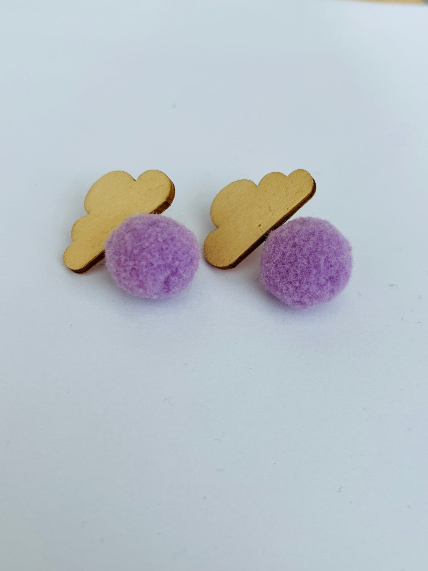 Poutapilvet, vaneripompom-korvakorut (eri värejä)