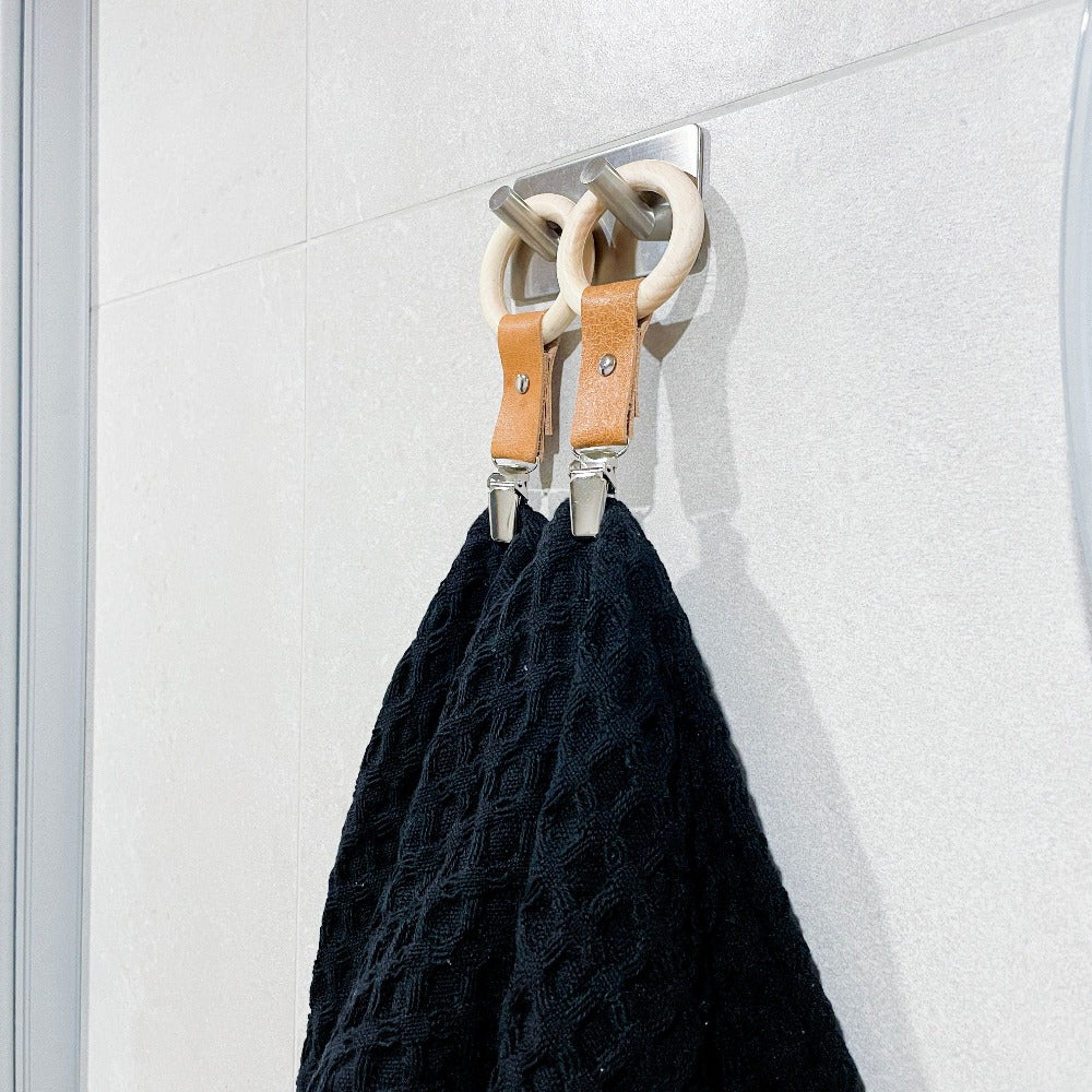 Peurannahasta valmistetut pyyheklipsit puurenkaassa