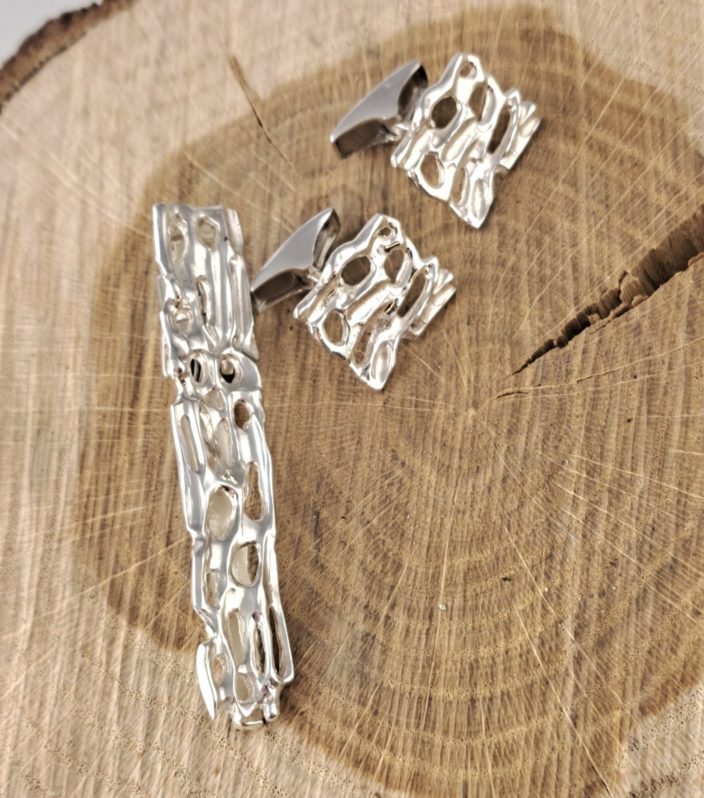 Jäävirta-kalvosinnapit, hopeaa