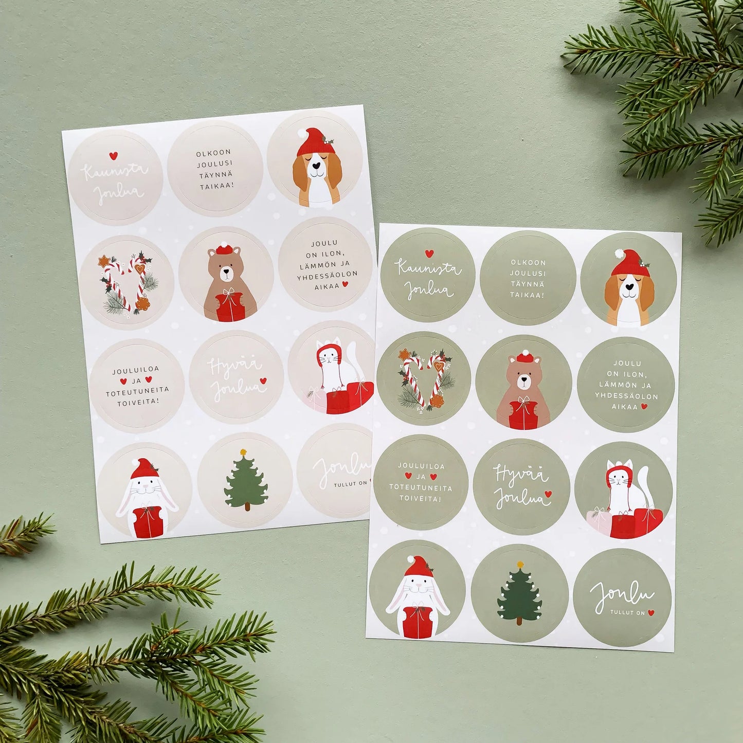 Jouluaiheiset tarrat.