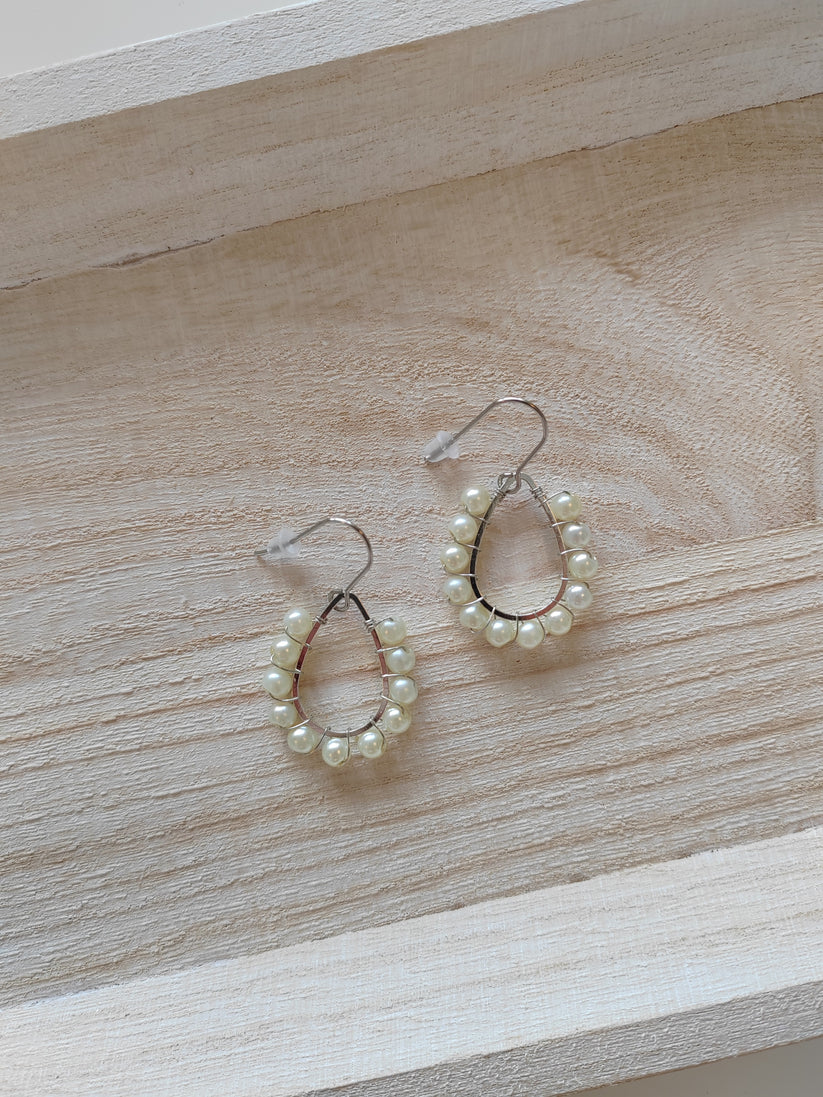 Kaste mini -korvakorut (eri värivaihtoehtoja)