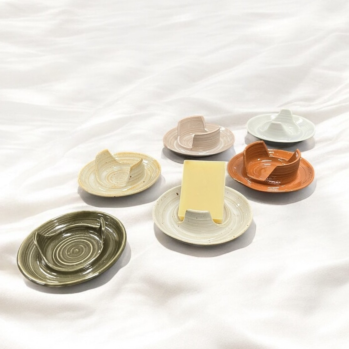 Kaunist-saippuateline, keraaminen (eri värivaihtoehtoja)