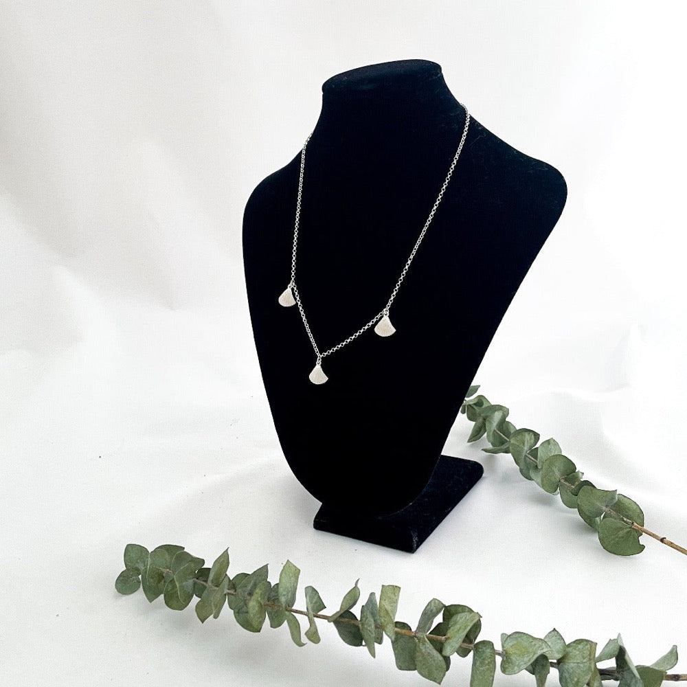 Sirokorun Minisimpukka-riipus Kaarnavillan verkkokaupassa