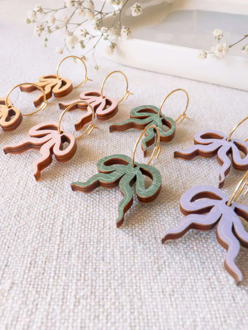 Nelli-korvakorut, vaneriset rusettikorvikset (eri värejä)