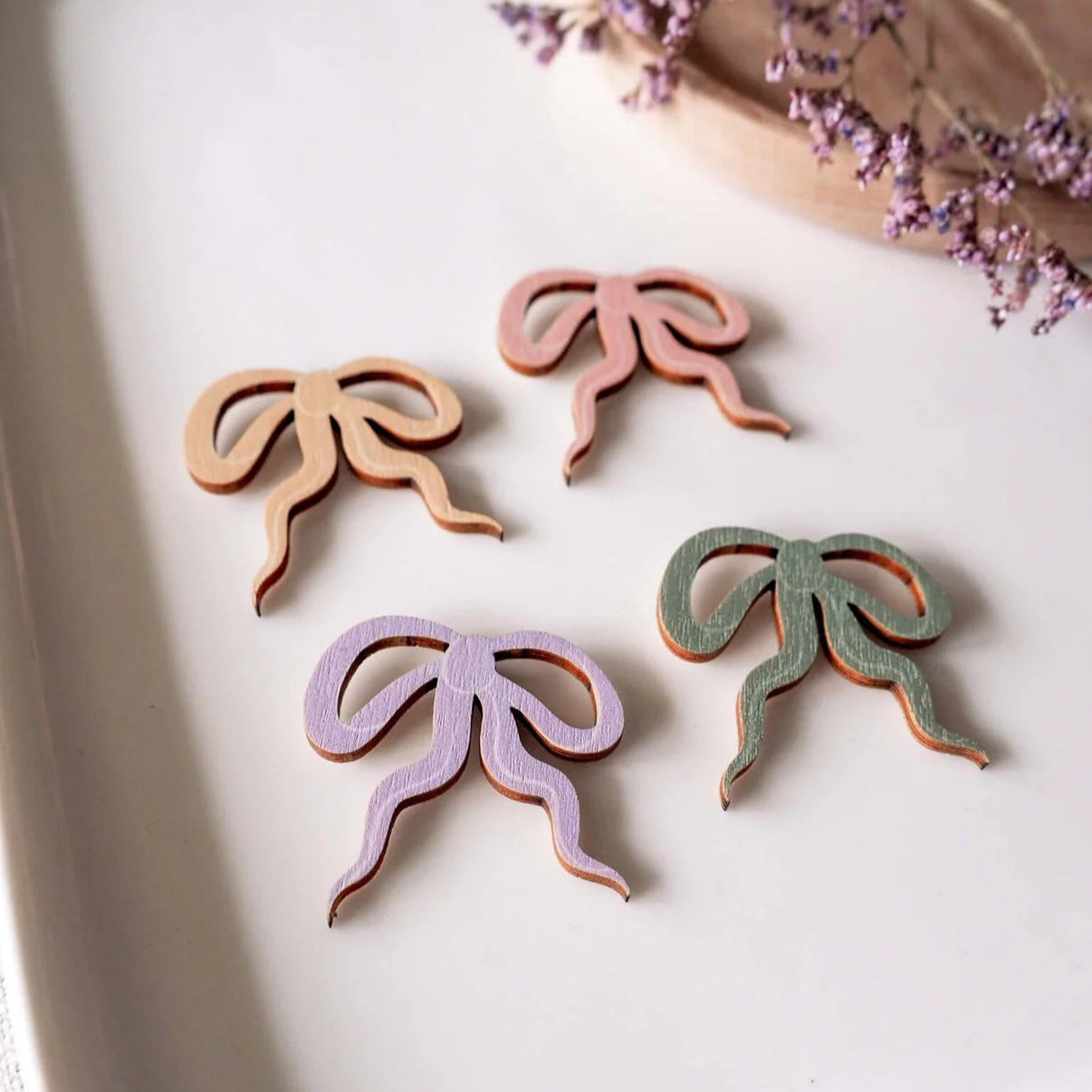 Saima Visualsin Rusetti-jääkaappimagneetti eri väreissä Kaarnavillan verkkokaupassa