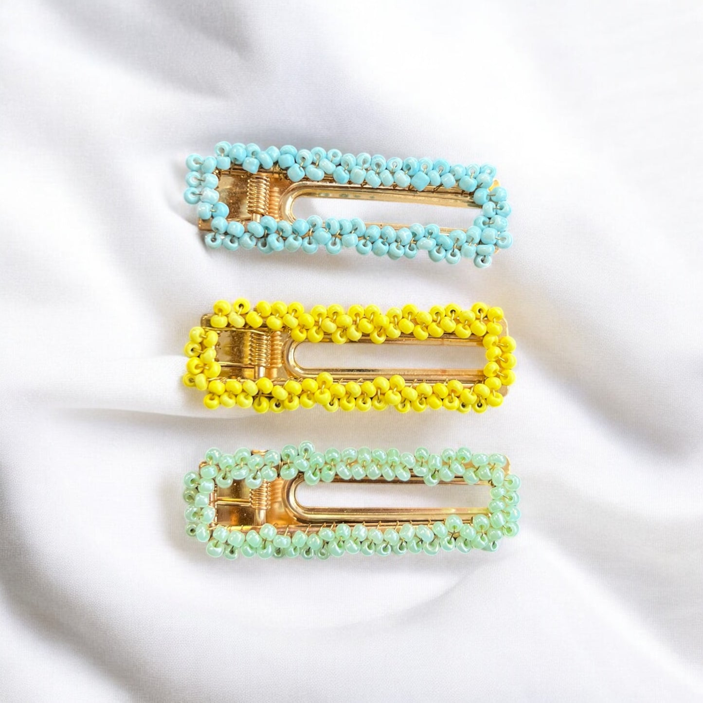 Simppeli-hiuspinni helmistä (eri värejä)