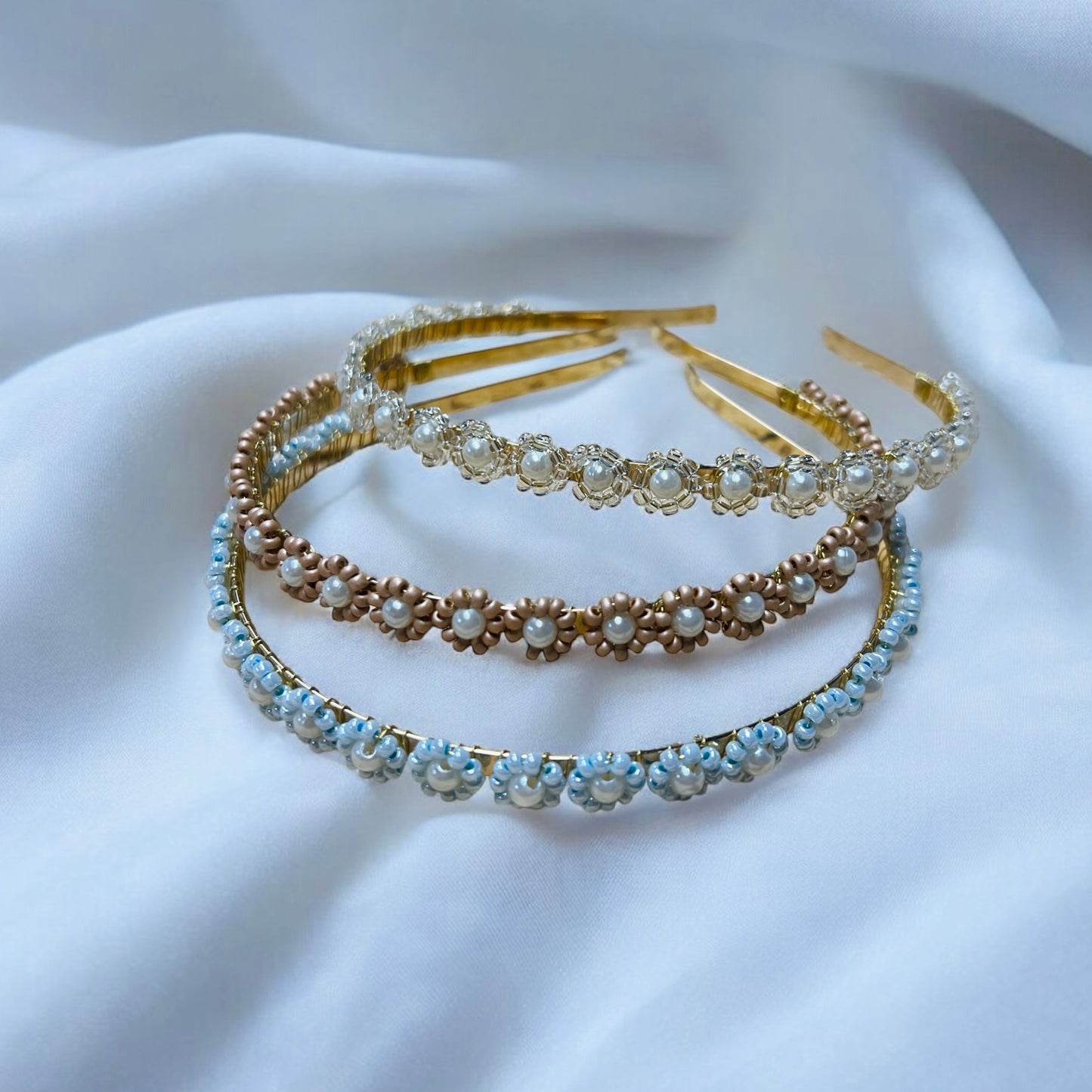 Daisy-hiuspanta, helmikukkayksityiskohdilla (eri värejä)