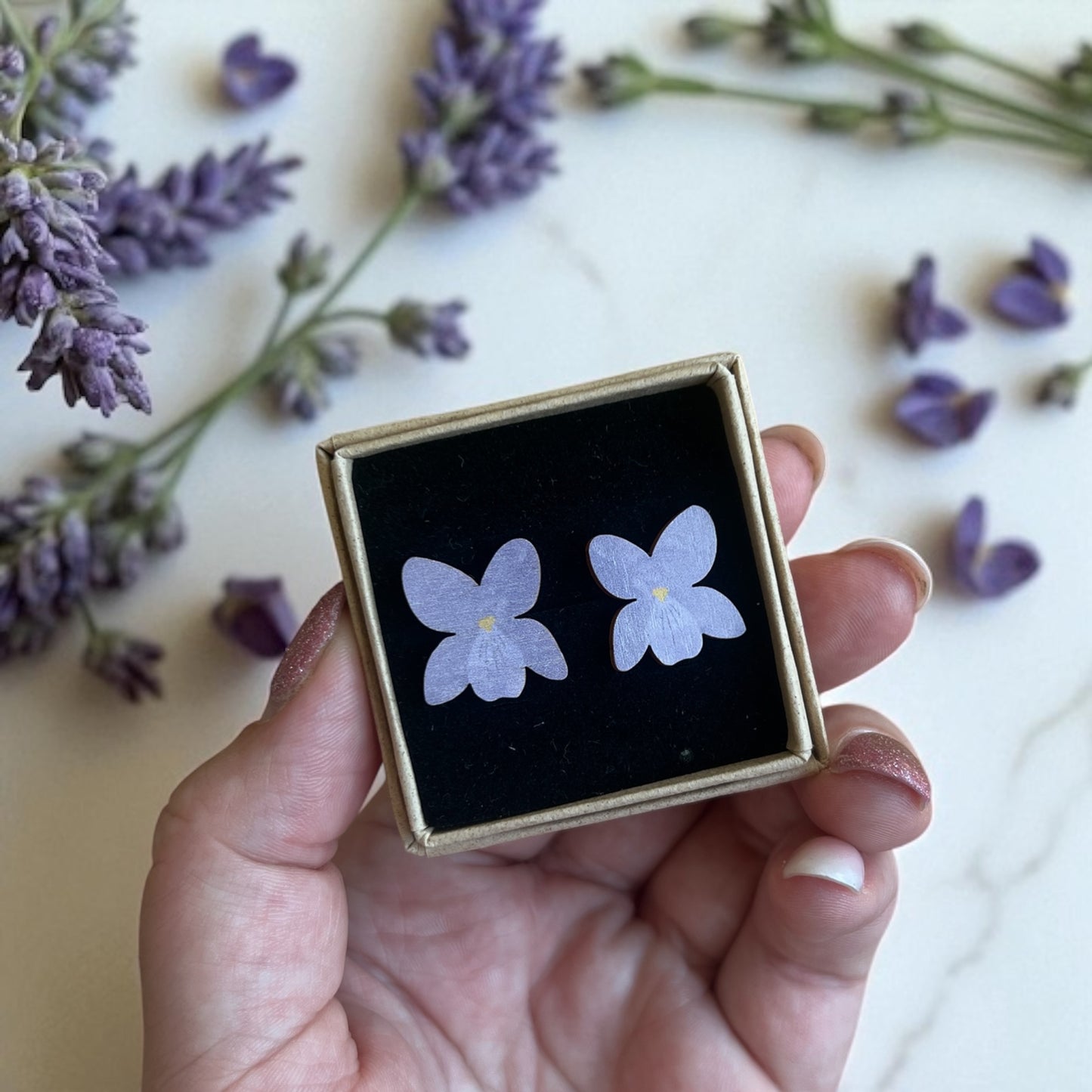 Viola-nappikorvakorut