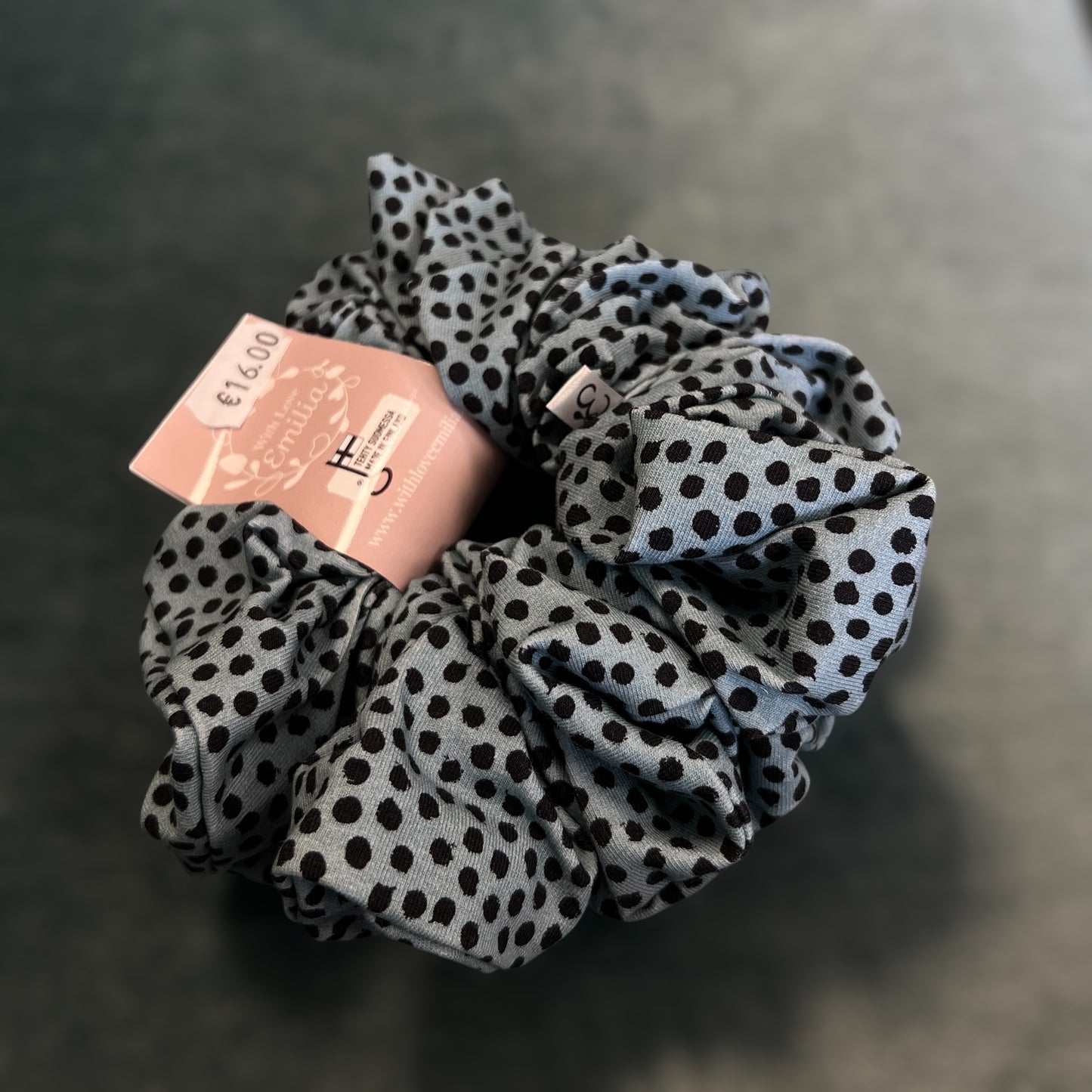 With Love Emilia -hiusdonitsi, XXL (erilaisia)