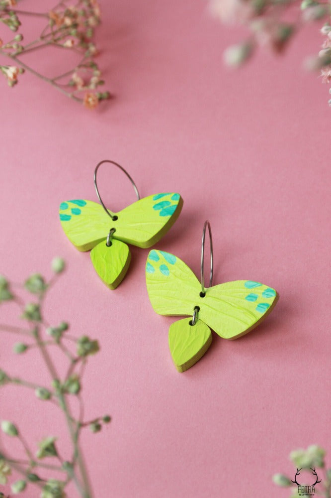 Lento-korvakorut perhosen muotoisena