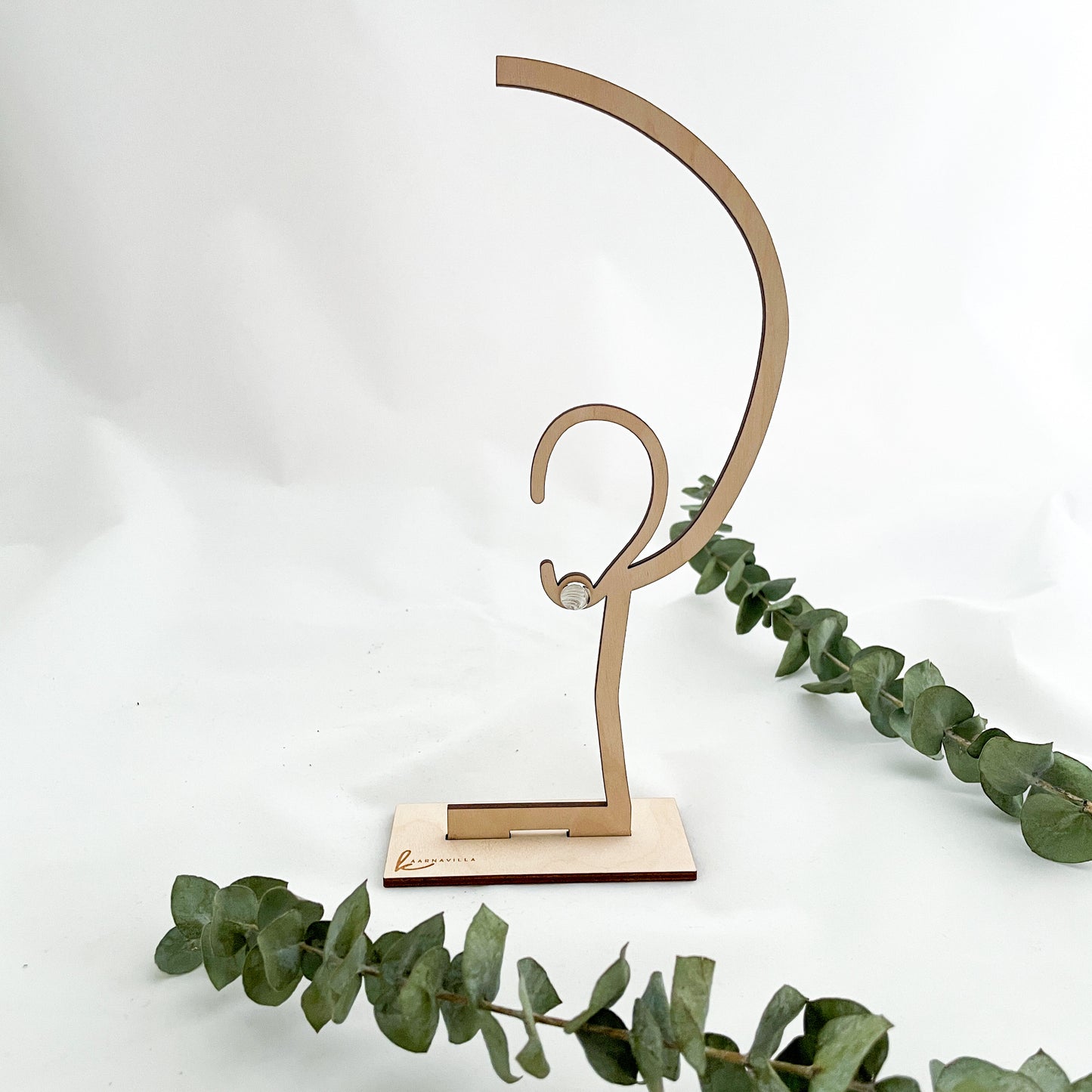 Sirokorun pieni Simpukka-korvakoru tappikiinnityksellä korvassa kaarnavillan verkkokaupassa