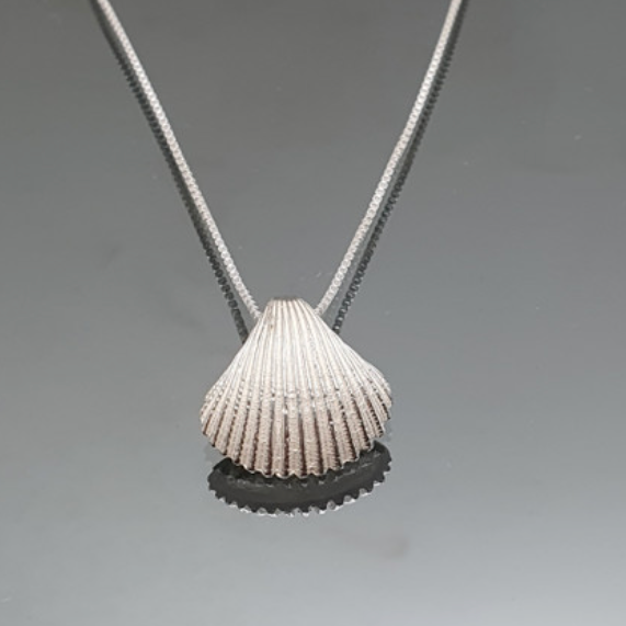 Sirokoru Näkinkenkä-riipus x Kaarnavilla