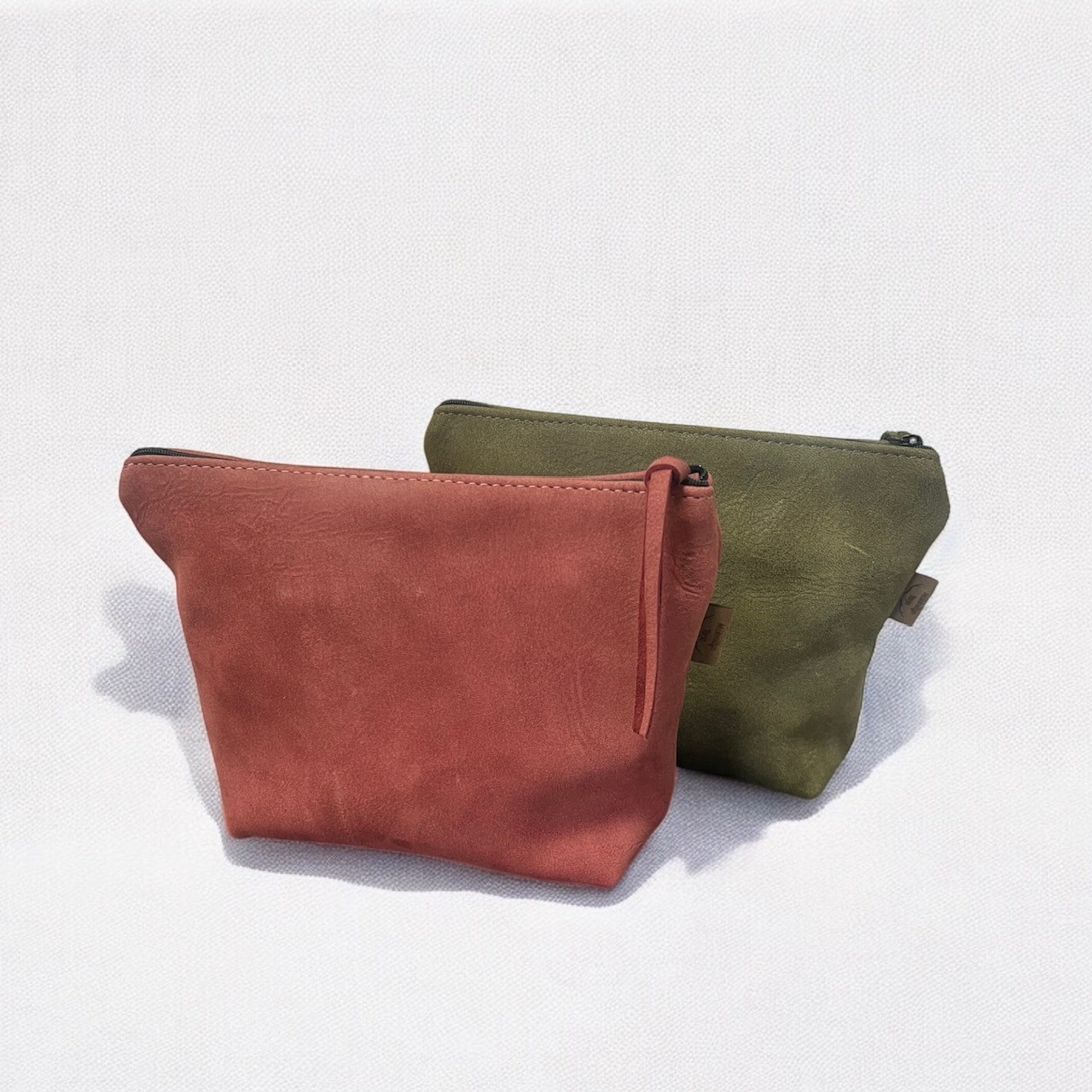 Toilettilaukku / meikkilaukku, pehmeää peurannahkaa (eri värejä)