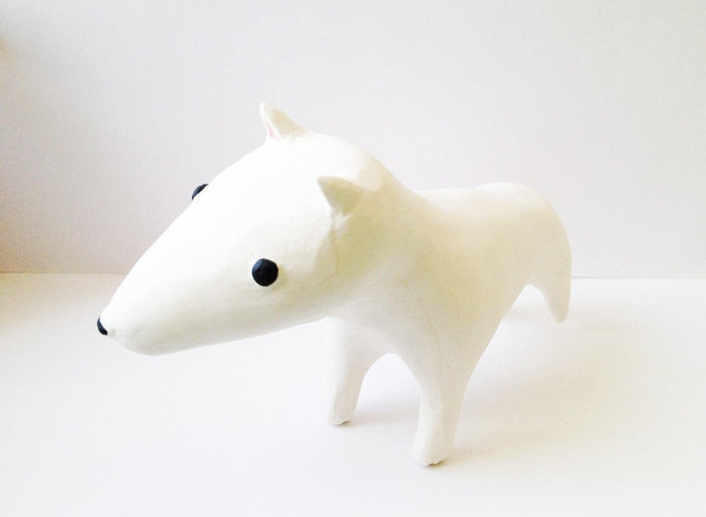 valkoinen koira, taideteos