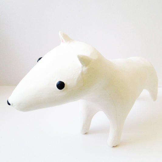 valkoinen koira, taideteos