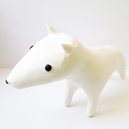 valkoinen koira, taideteos