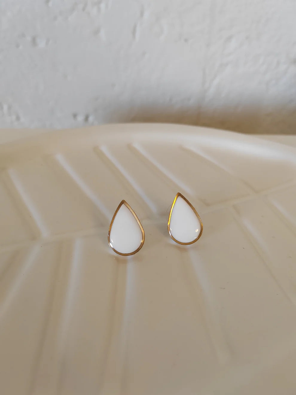 Pisara-nappikorvakorut (eri värejä)