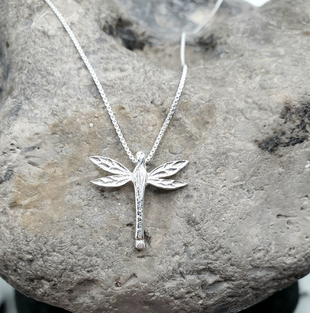 Sudenkorento-kaulakoru, ekohopeinen riipus TILAUSTUOTE