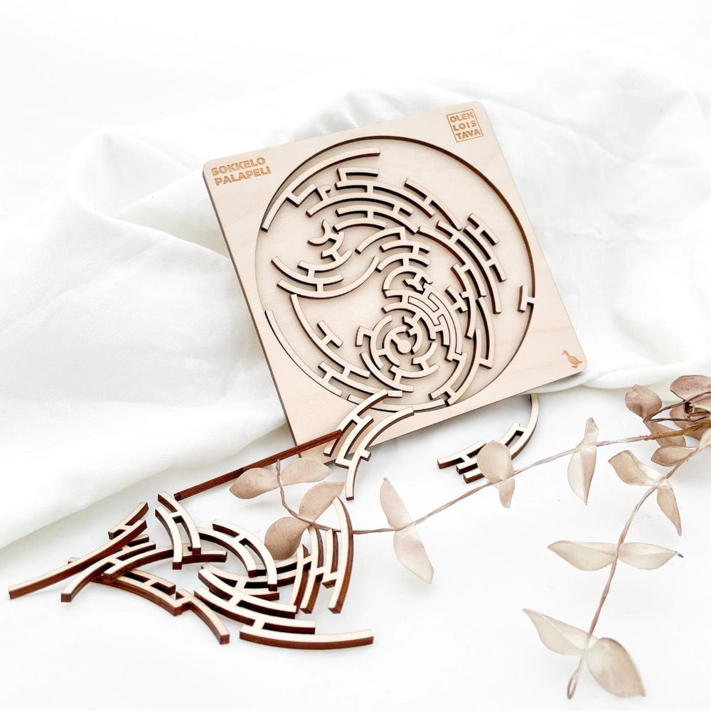 Olen loistavan puusta valmistettu sokkelo älypalapeli Kaarnavillan verkkokaupassa