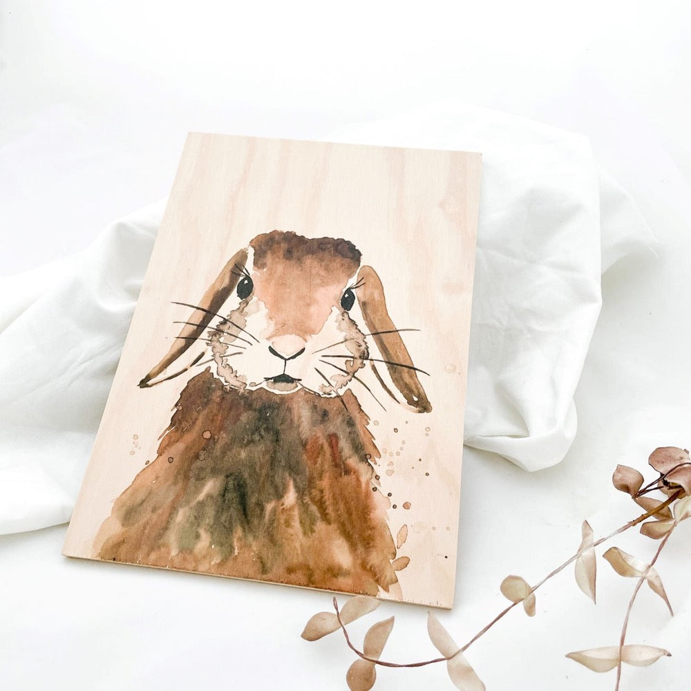 Olen Loistavan puusta valmistettu taulu pupu-kuvalla Kaarnavillan verkkokaupassa