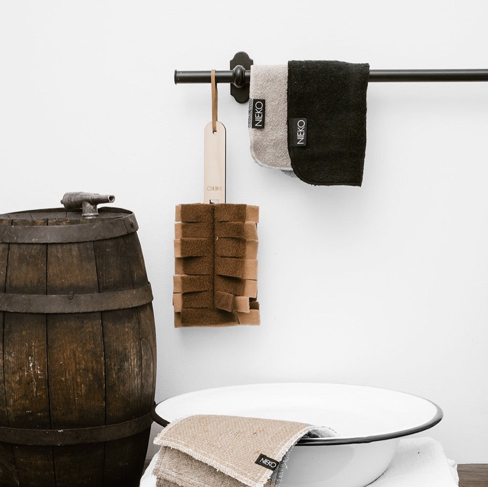 Nieko pölyhuiska x Kaarnavilla