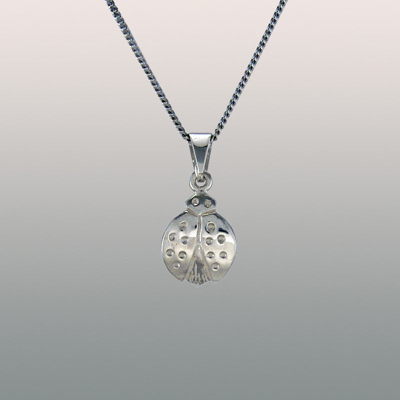 Sirokorun Leppäkerttu kaulakoru ekohopeaa