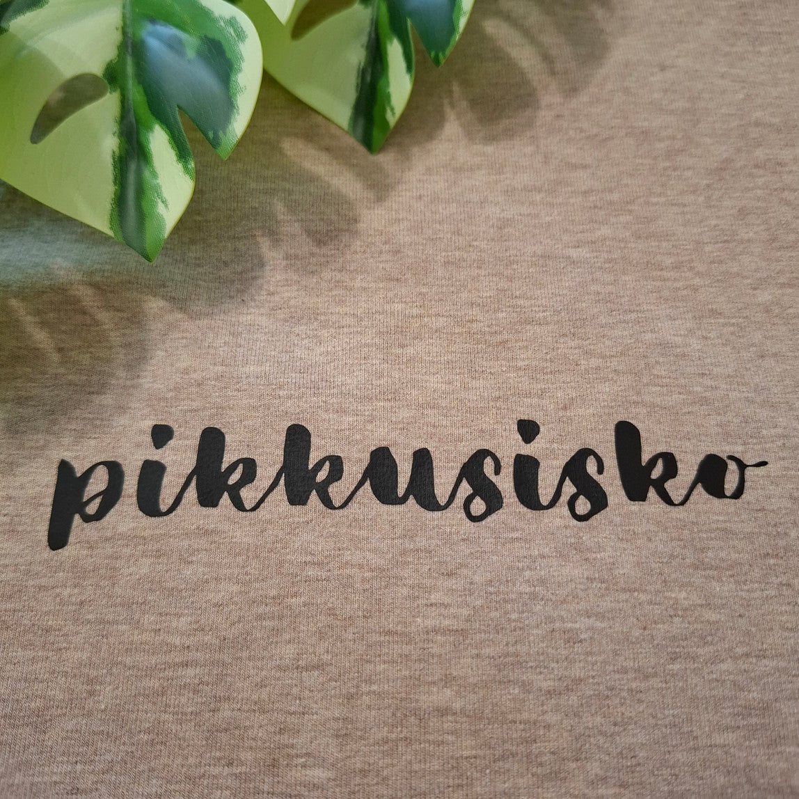 Poppaduun silityskuva musta, tekstillä "pikkusisko"