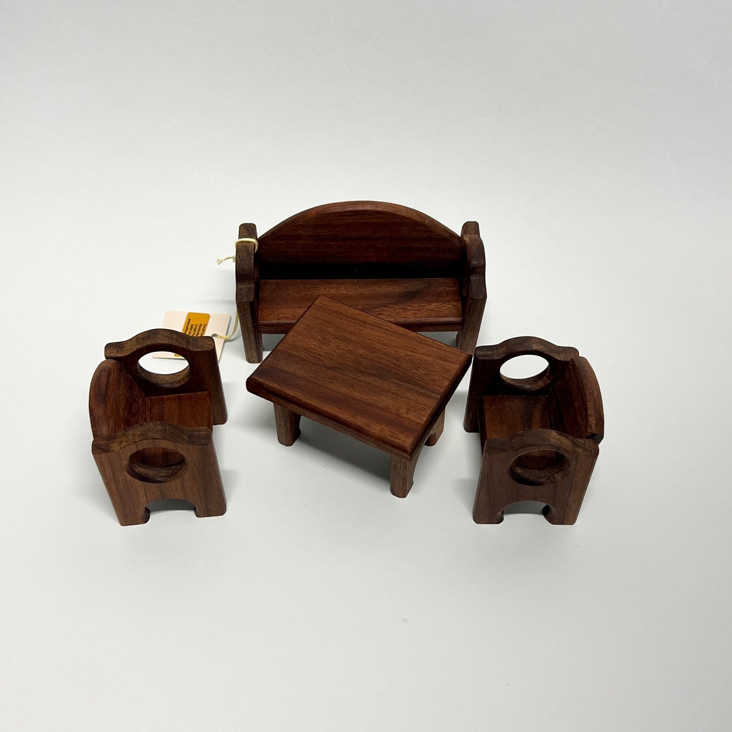 Nukkekodin kalusteet, pähkinäpuu (sis 4 osaa)