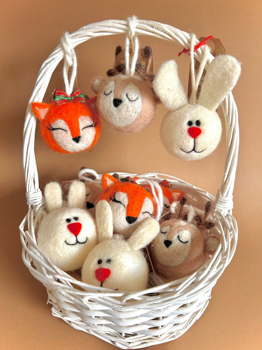 Eläinhahmo -joulukuusenkoriste, huovutettu koristeltu pallo (eri hahmoja)