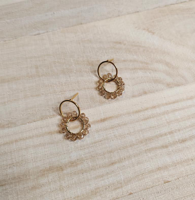 Lydia-korvakorut, kullattu messinki (eri värejä)