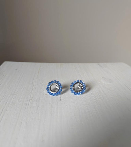 Aava-korvakorut, teräksen värisillä yksityiskohdilla (eri värejä)