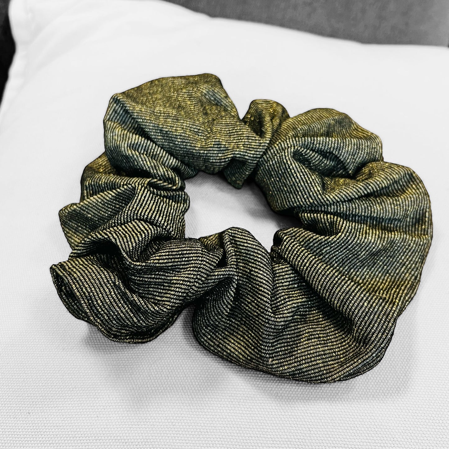 Ysärilove-hiusdonitsi, Wild (eri värejä ja kuoseja)