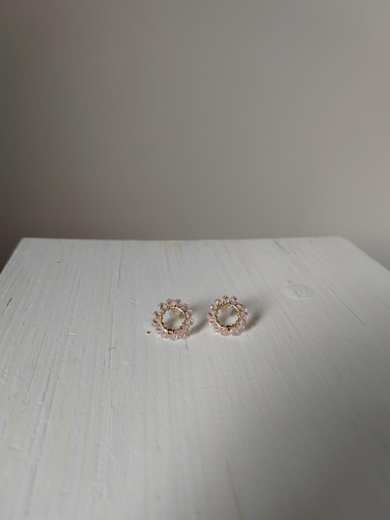 Aava-korvakorut, teräksen värisillä yksityiskohdilla (eri värejä)