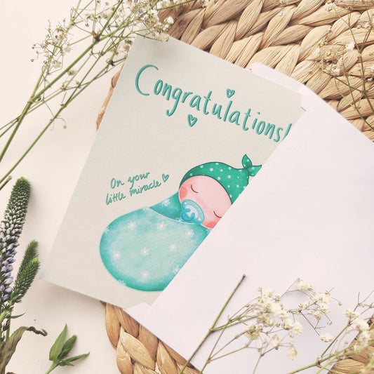 Emmsalabim suunnitelema postikortti laadukkaalla sertifioidulla kartongilla.