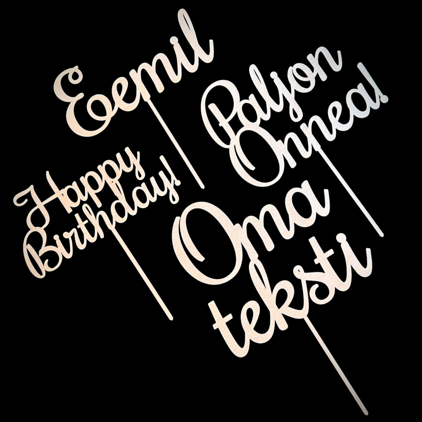 Kustomoitu kakkukyltti omalla tekstillä, suomalaista koivua