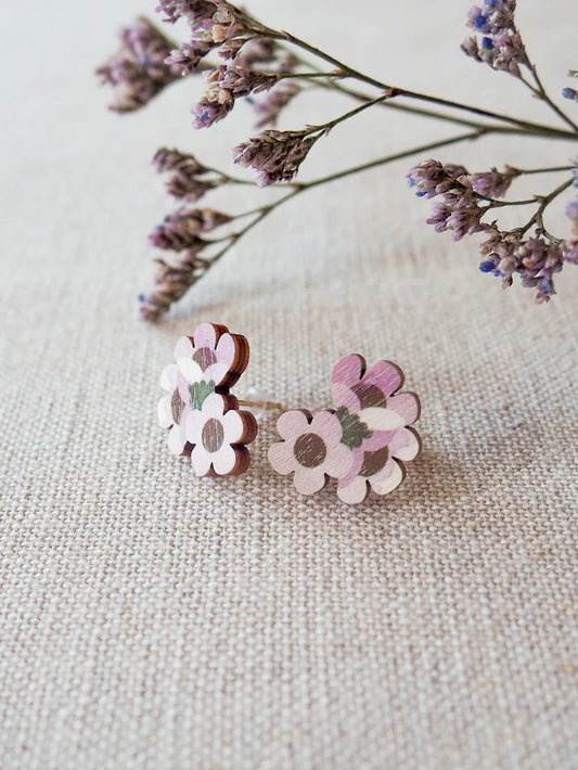 Emilia-nappikorvakorut, vaneriset kukkakorvikset