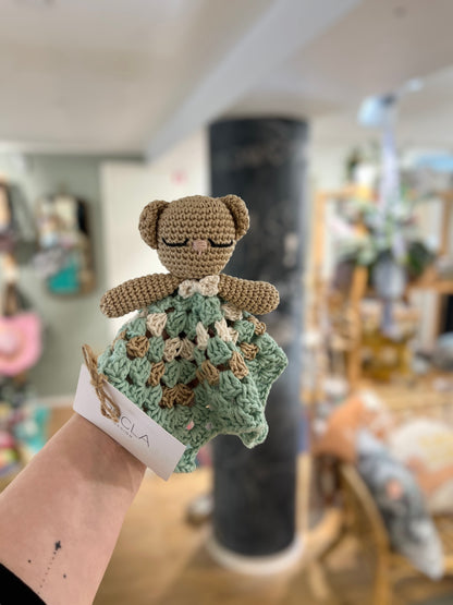 Virkattu pehmolelu uniliinalla (eri hahmoja)