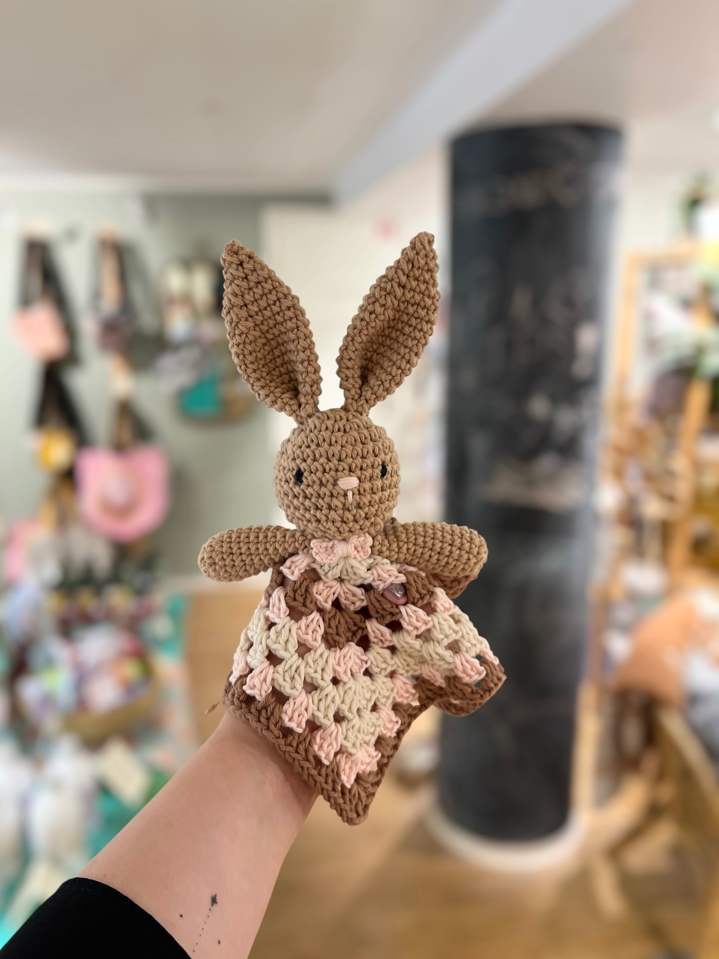 Virkattu pehmolelu uniliinalla (eri hahmoja)