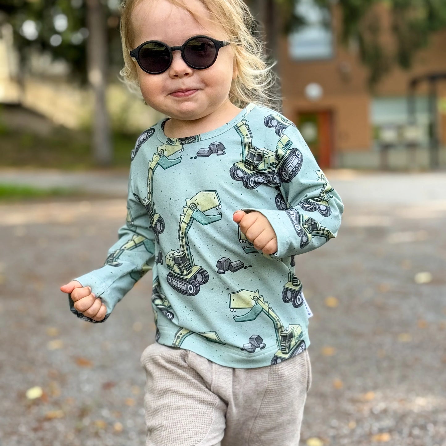 Dinokaivuri-paita, laadukas pitkähihainen trikoopaita (eri kokoja)