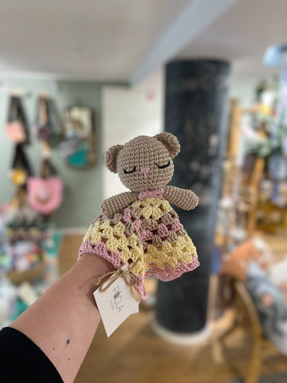 Virkattu pehmolelu uniliinalla (eri hahmoja)