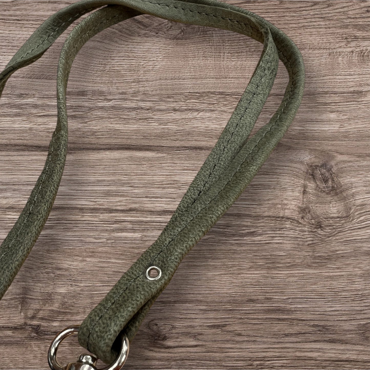 Avainnauha, peurannahkaa (eri värejä)