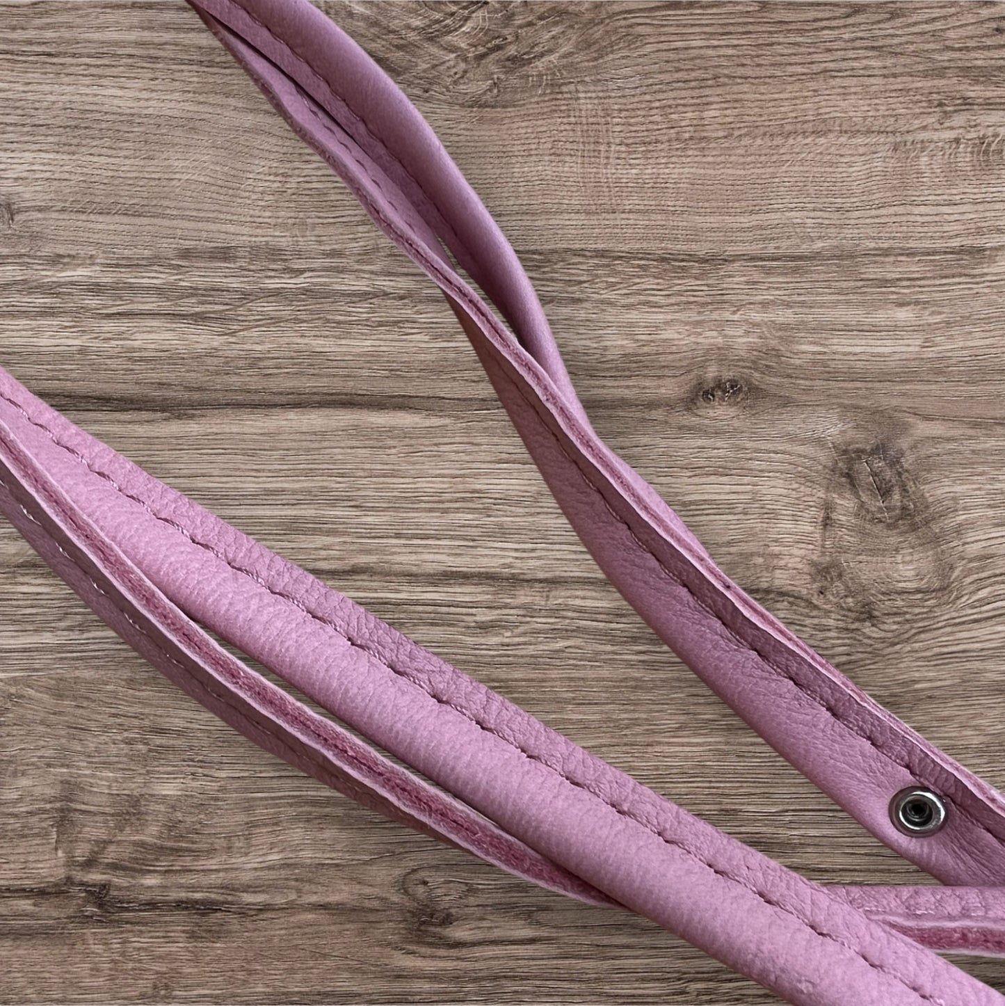 Avainnauha, peurannahkaa (eri värejä)