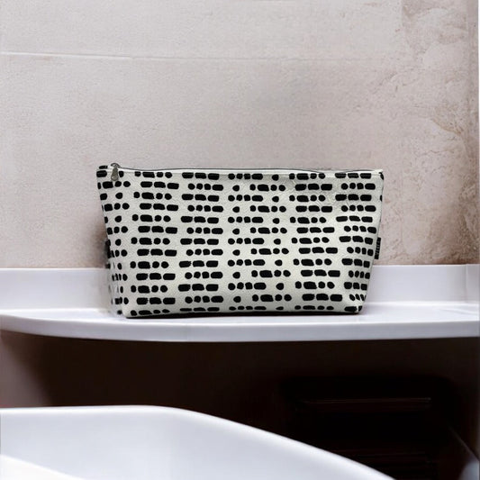 JÄTTE toiletry bag, with LOVE designs