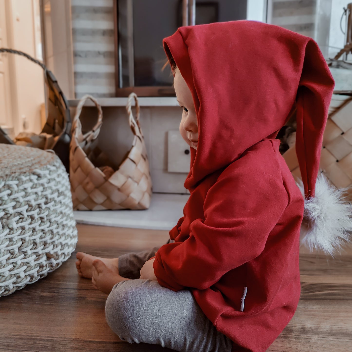 Tonttu-Romper, tummanpunainen tonttulakin ja bodyn yhdistelmä (eri kokoja)